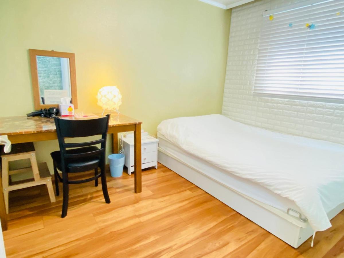 Aroha Guesthouse Seoul Station Bagian luar foto