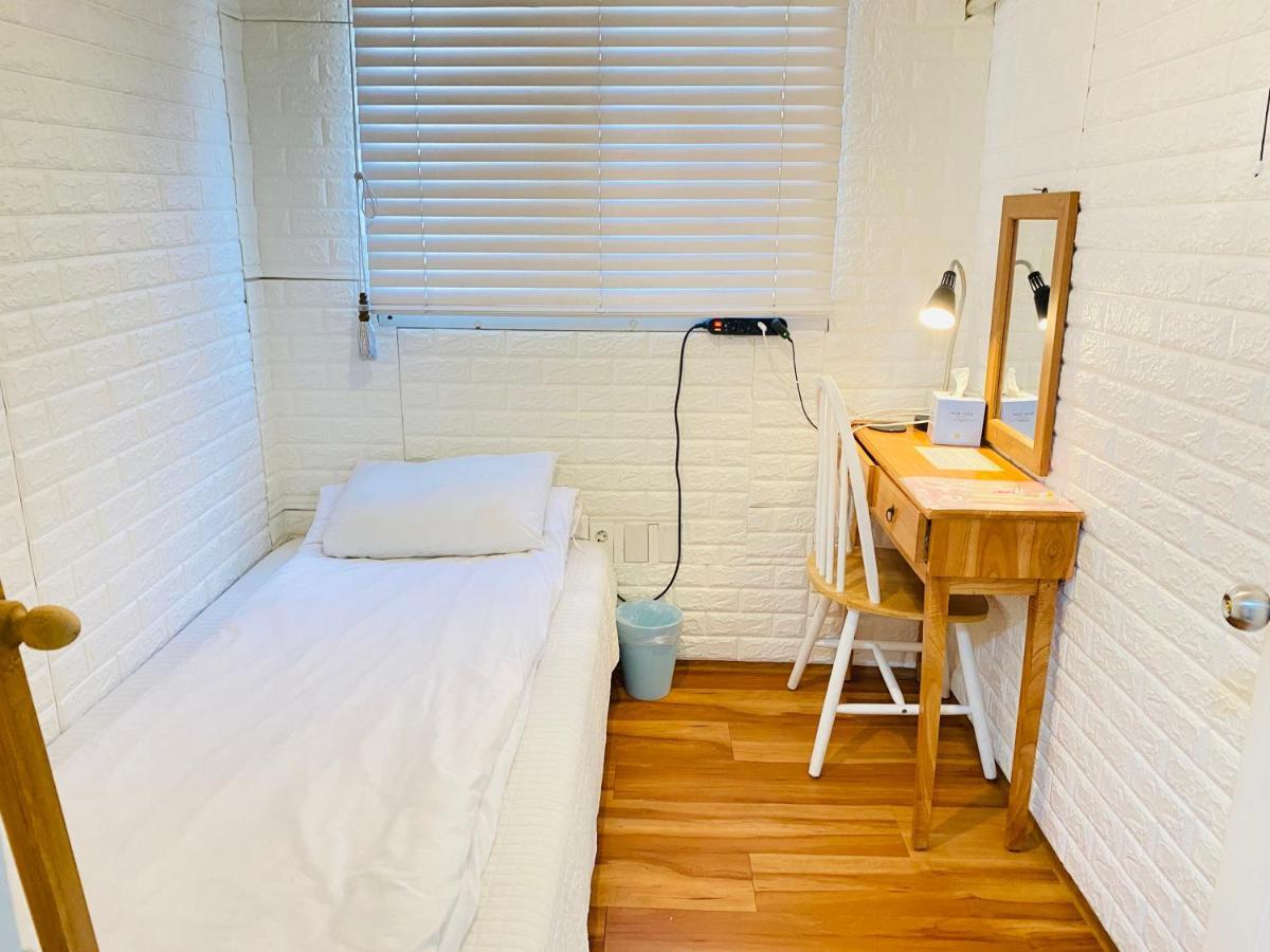 Aroha Guesthouse Seoul Station Bagian luar foto