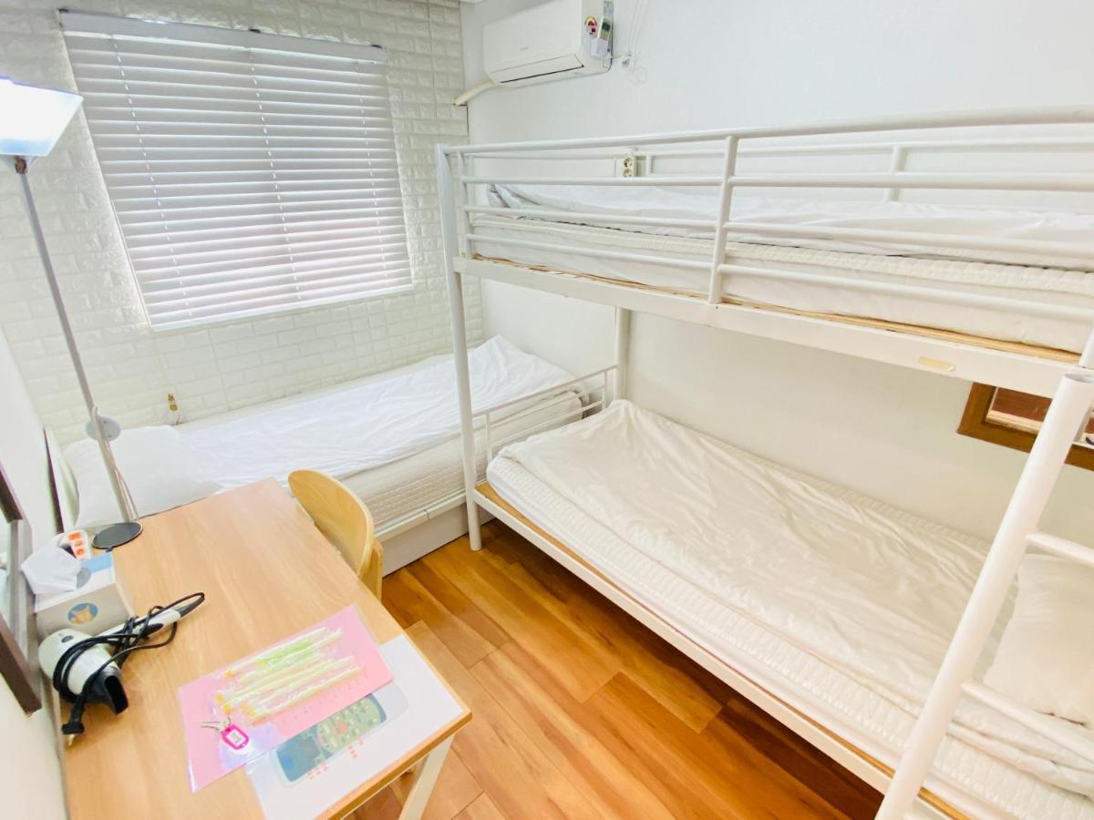 Aroha Guesthouse Seoul Station Bagian luar foto