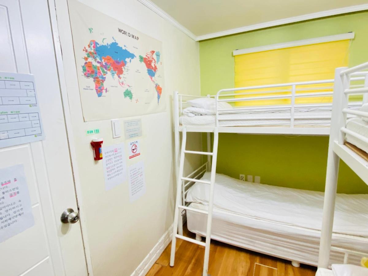 Aroha Guesthouse Seoul Station Bagian luar foto