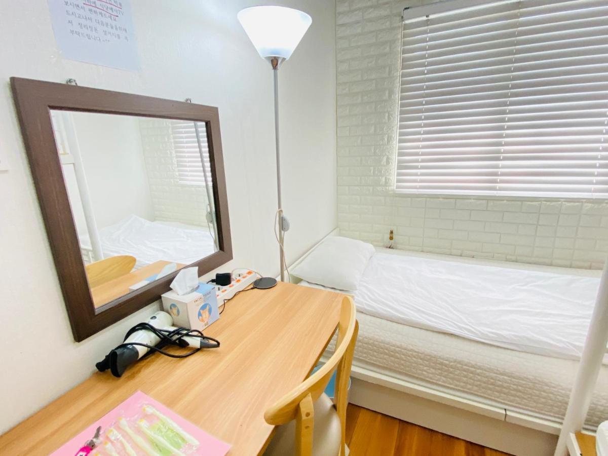 Aroha Guesthouse Seoul Station Bagian luar foto