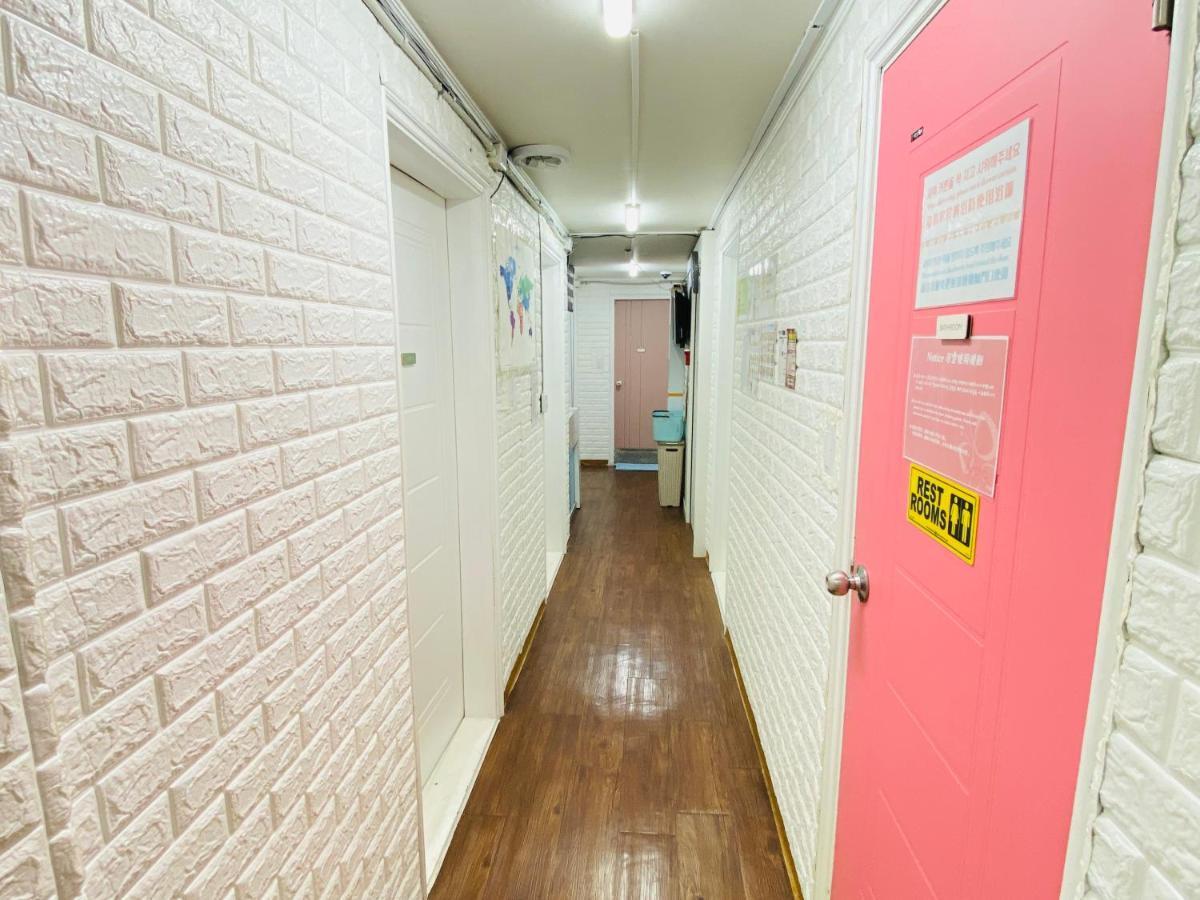 Aroha Guesthouse Seoul Station Bagian luar foto