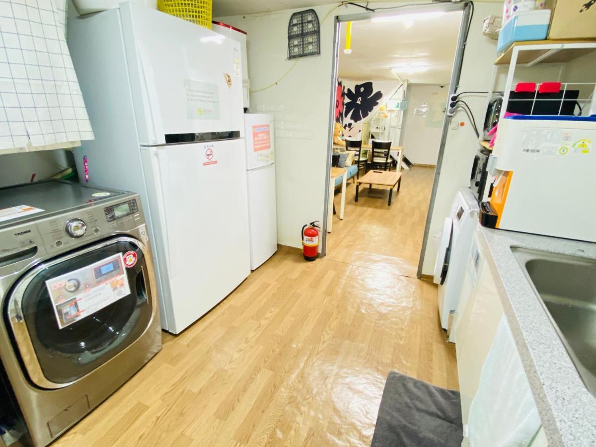 Aroha Guesthouse Seoul Station Bagian luar foto