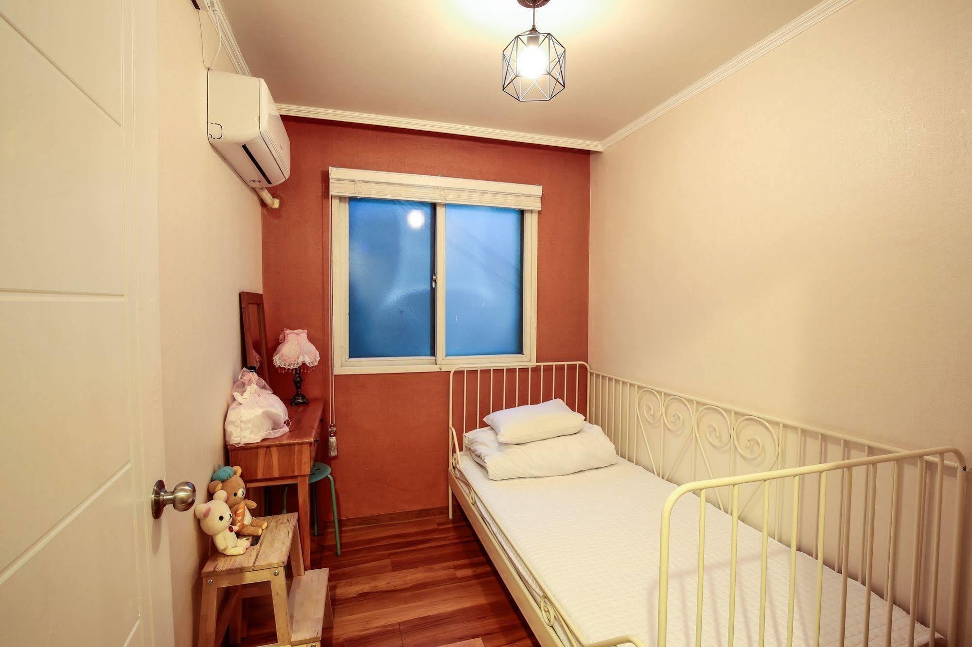 Aroha Guesthouse Seoul Station Bagian luar foto