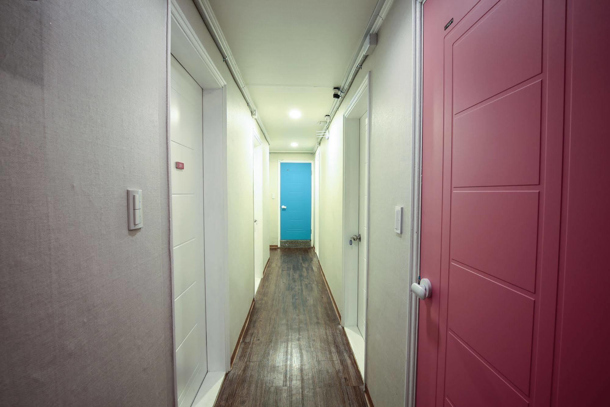 Aroha Guesthouse Seoul Station Bagian luar foto